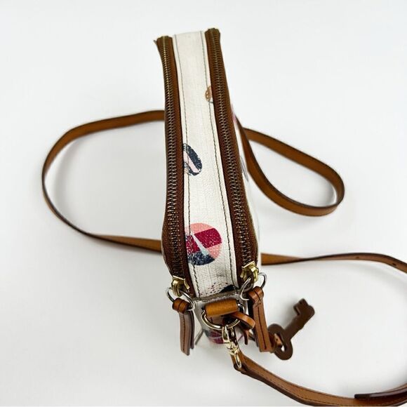 Fun fossil Sydney cross body bag - Picture 8 of 13